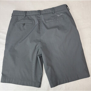 Nike Golf Performance Shorts Men Gray Striped Athletic Sports Preppy 11" Size 34
